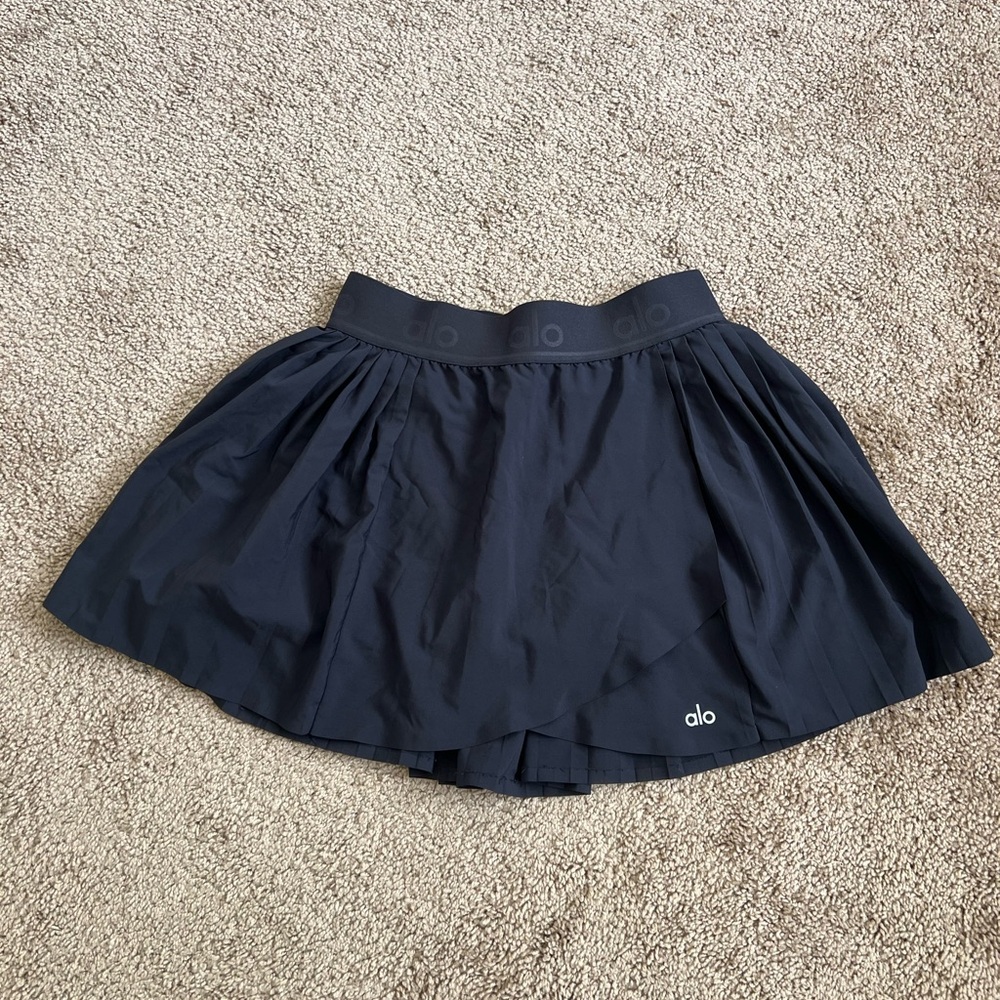 ALO Yoga Black Athletic Pleated Skater Skirt with Logo Waistband